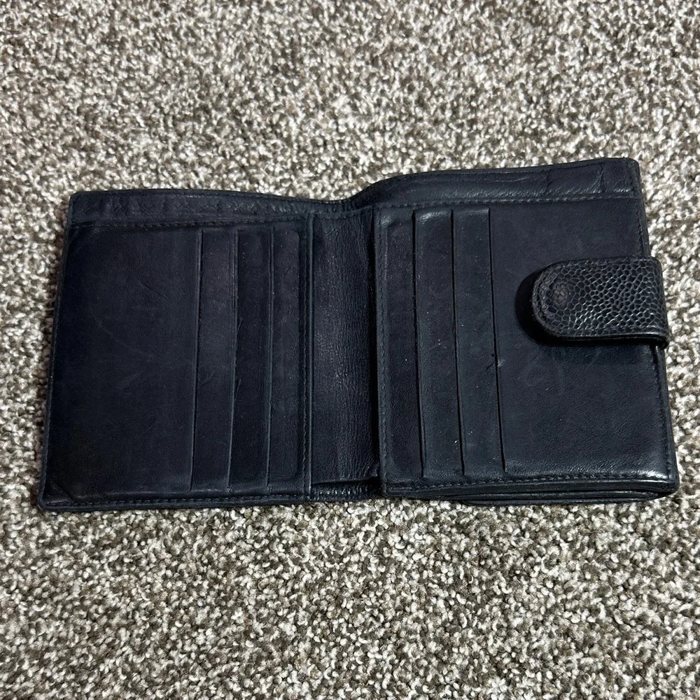 CHANEL AUTHENTIC Black Caviar Leather Card Holder with Embossed CC - Picture 3 of 16